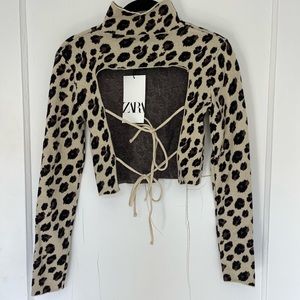 Never worn Zara Leopard print crop top turtleneck! Open back!